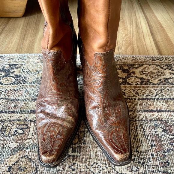 Vintage Tooled Leather Western Cowboy Stacked Heel Boots in Cognac Brown - 6 - Picture 4 of 7